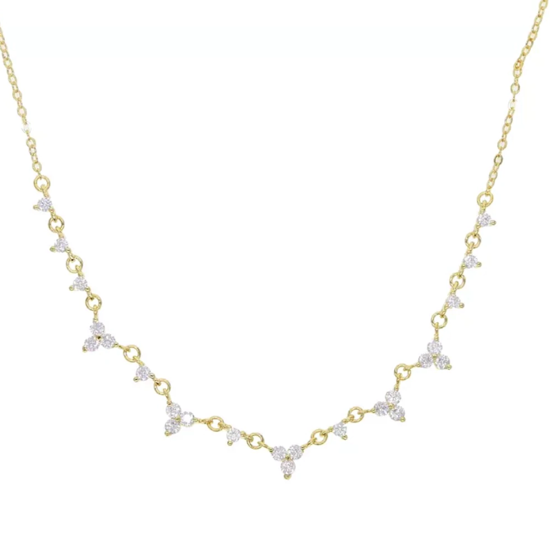 White trebol necklace